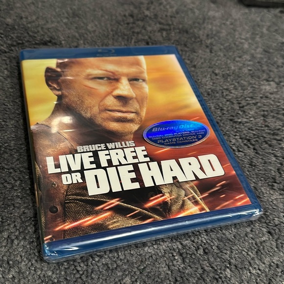 Live Free or Die Hard Bruce Willis Blu-Ray Disc DVD Movie NEW - Picture 1 of 2